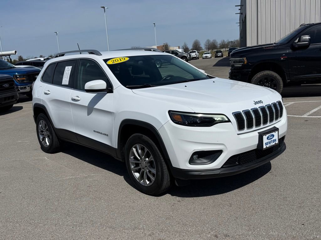 Used 2019 Jeep Cherokee Latitude Plus image 2