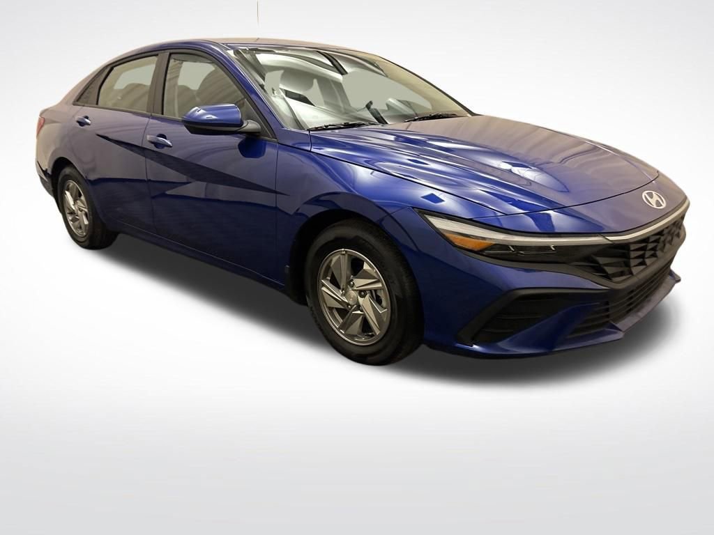 Certified 2026 Hyundai Elantra SE image 3