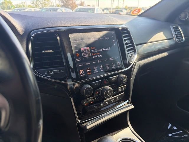 Used 2020 Jeep Grand Cherokee Altitude AWD/4WD image 32