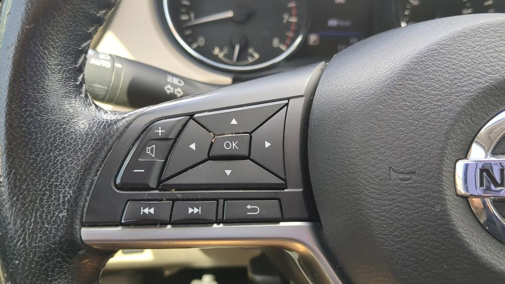 Certified 2020 Nissan Rogue SV image 22