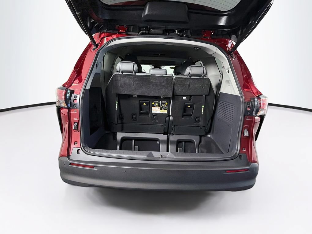 Used 2021 Toyota Sienna XLE FWD image 26