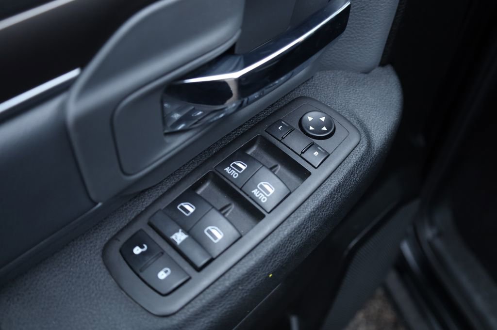 Used 2024 RAM 1500 Classic SLT image 17