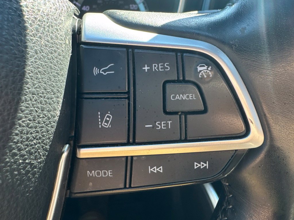 Used 2022 Toyota Highlander XSE AWD/4WD image 12