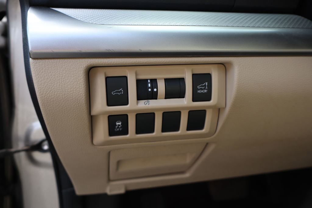 Used 2017 Subaru Outback 2.5i Premium AWD/4WD image 12