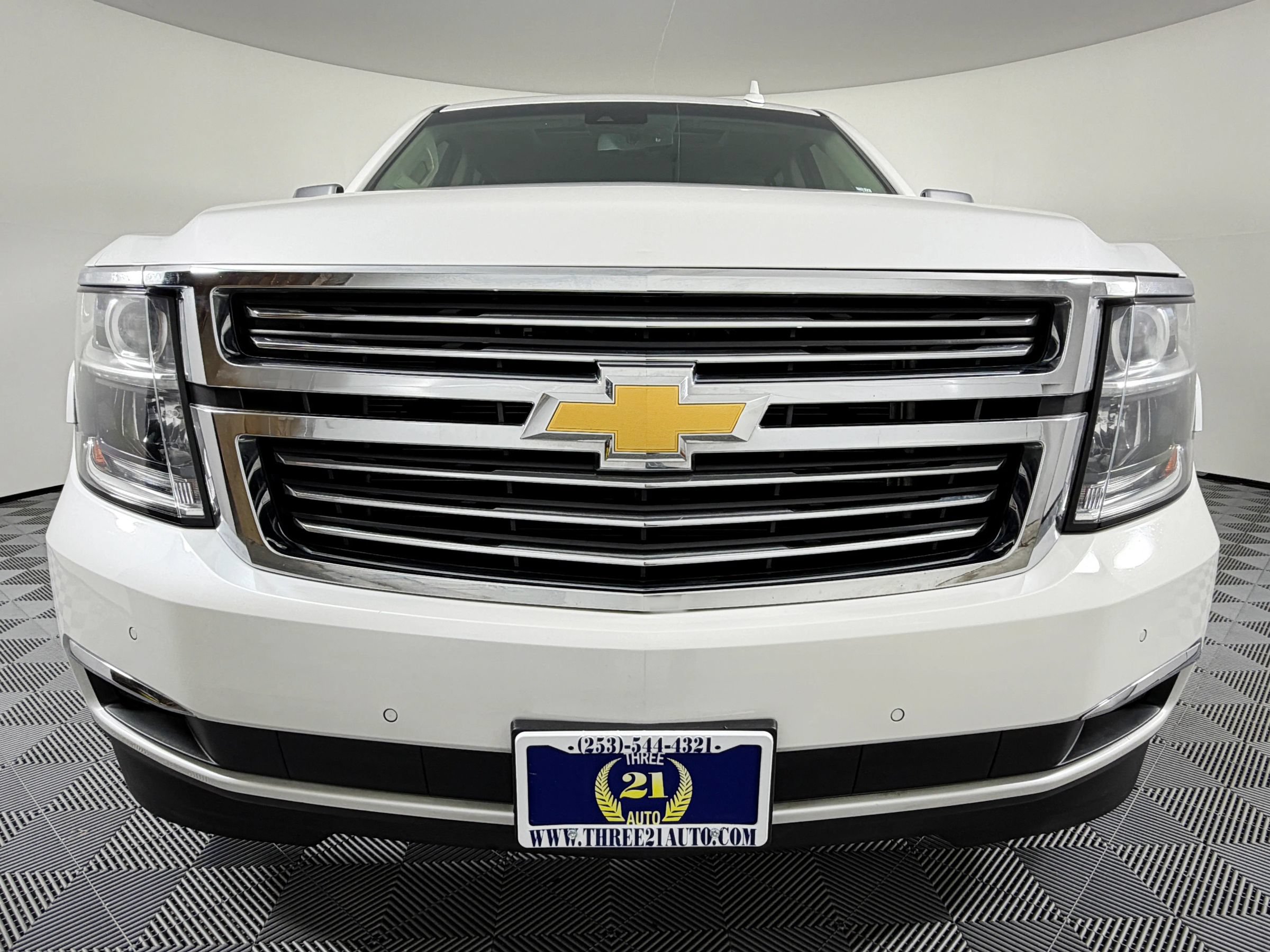 Used 2018 Chevrolet Suburban Premier AWD/4WD image 3