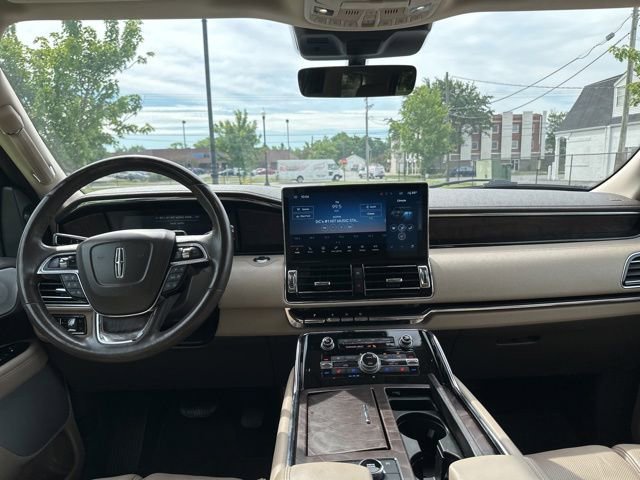 Used 2022 Lincoln Navigator Reserve AWD/4WD image 3