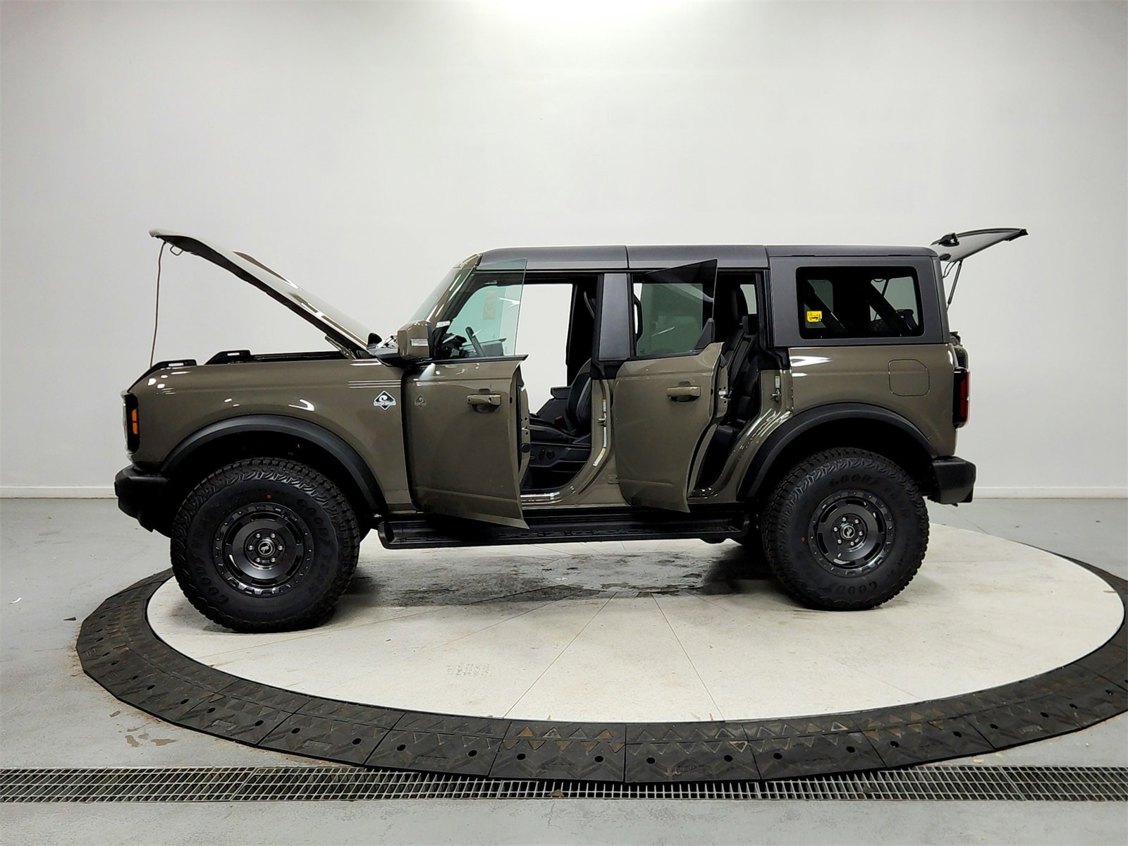 New 2025 Ford Bronco Outer Banks w/ Sasquatch Package image 12