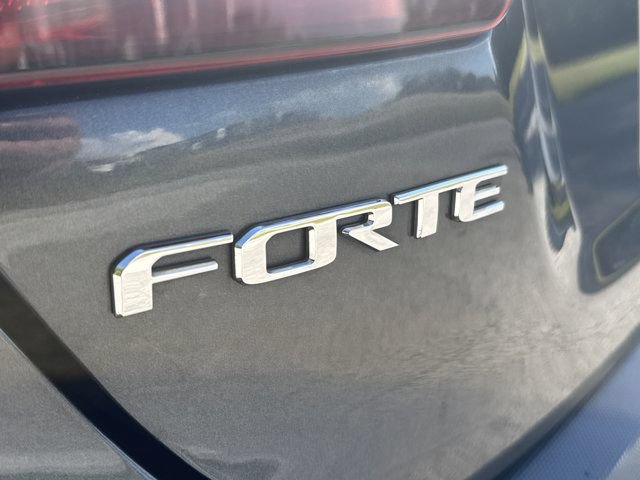 Used 2020 Kia Forte LXS FWD image 31