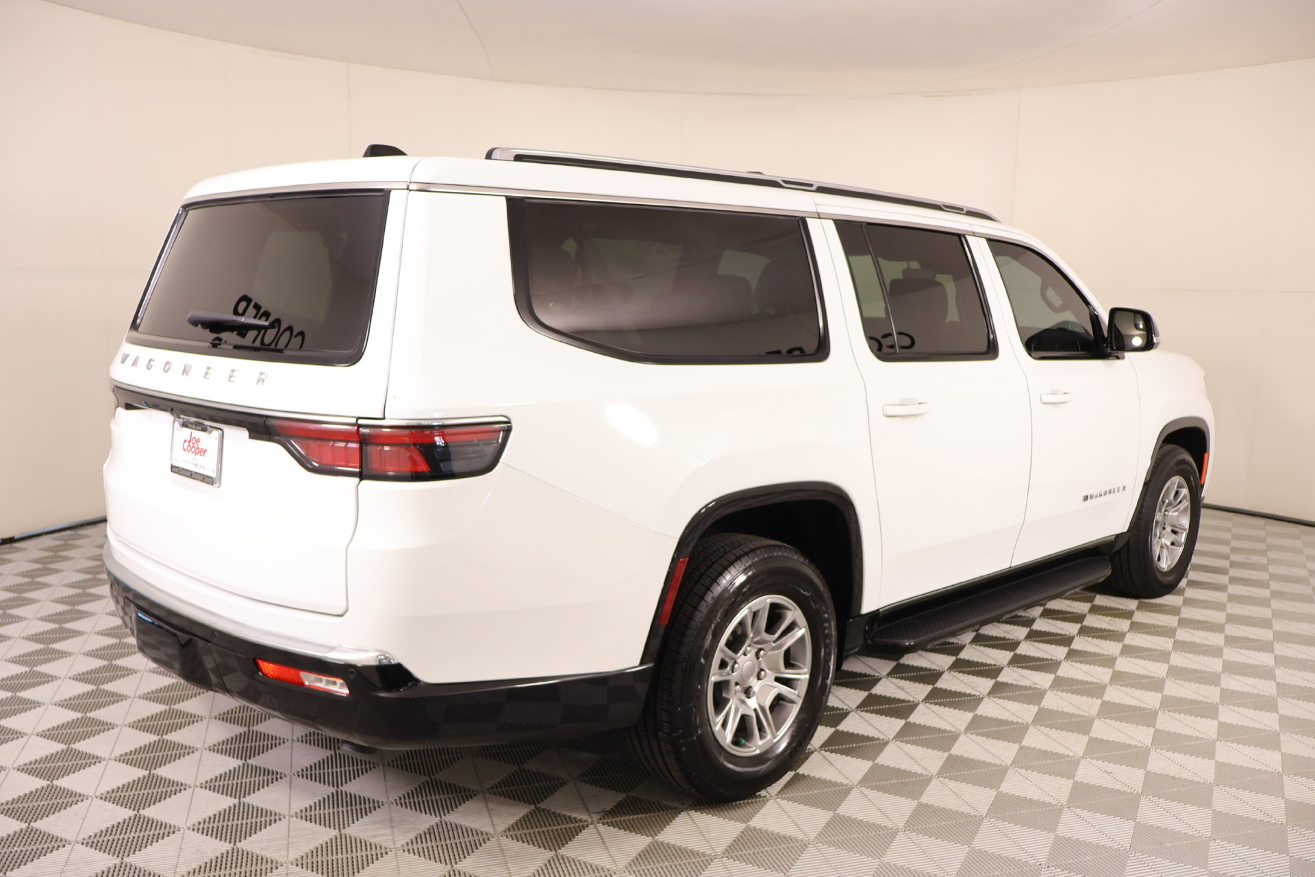 Used 2024 Jeep Wagoneer L 2WD image 22
