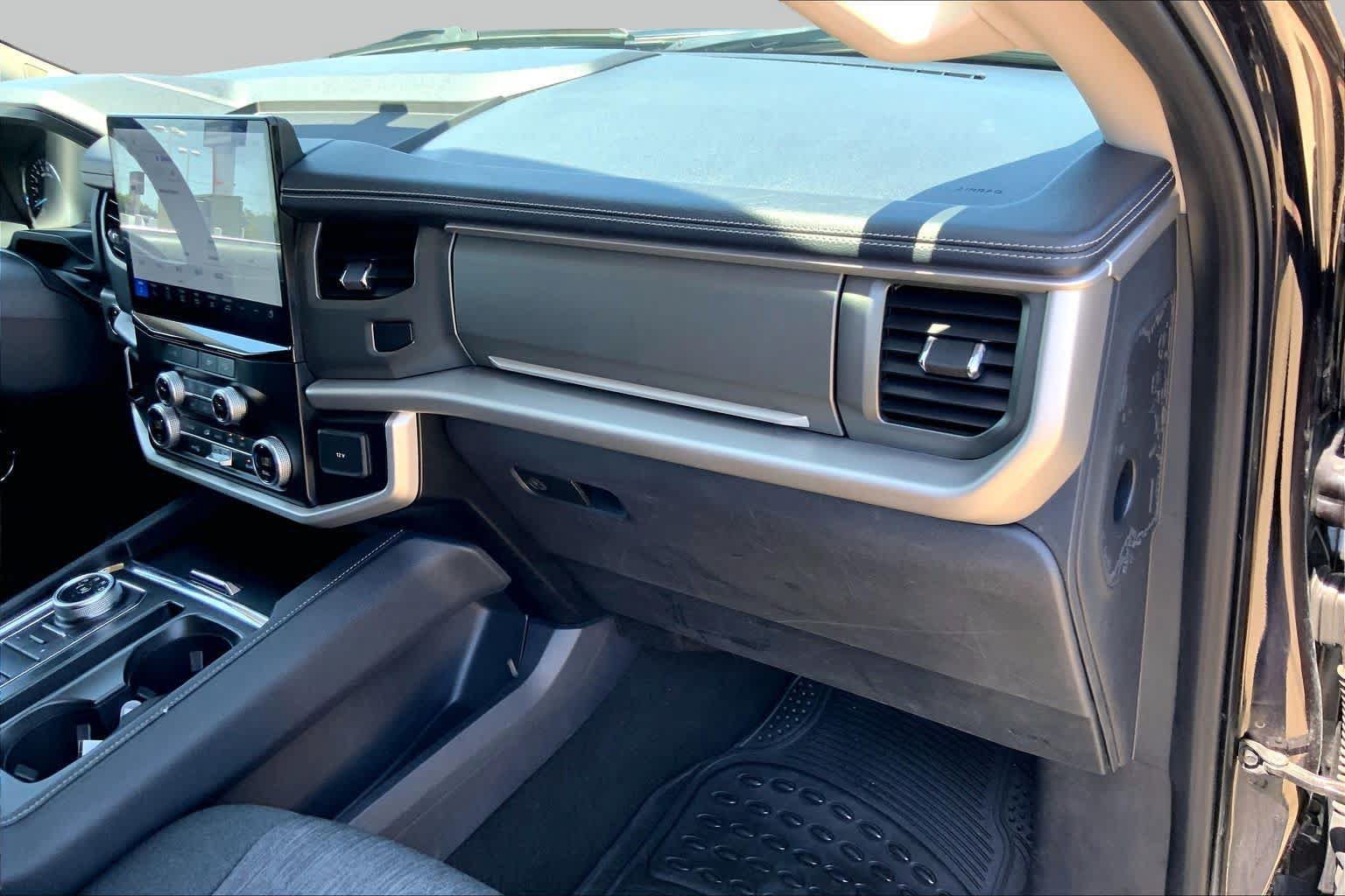 Used 2024 Ford Expedition XLT AWD/4WD image 18