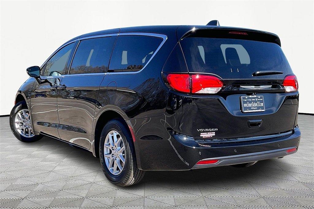 New 2026 Chrysler Voyager LX image 3