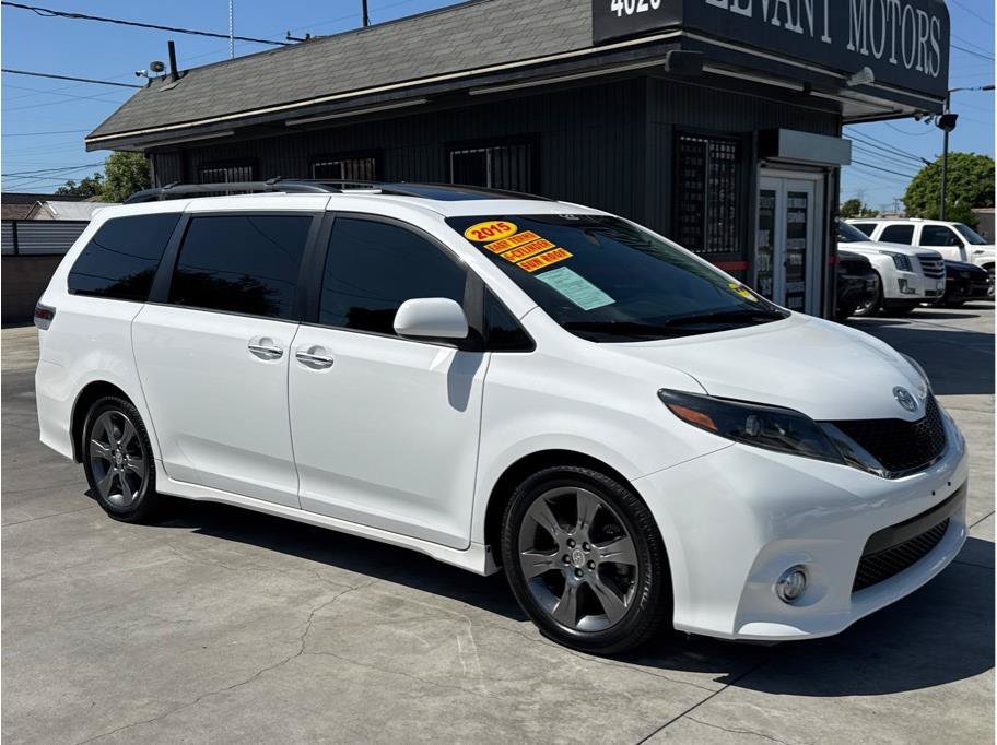 Used 2015 Toyota Sienna SE w/ SE Preferred Package FWD image 42