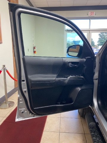 Used 2021 Toyota Tacoma TRD Sport RWD image 12