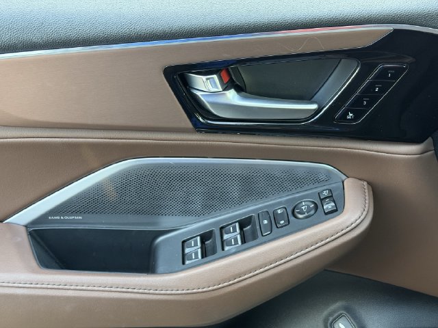 Used 2025 Acura MDX w/ Technology Package FWD image 23