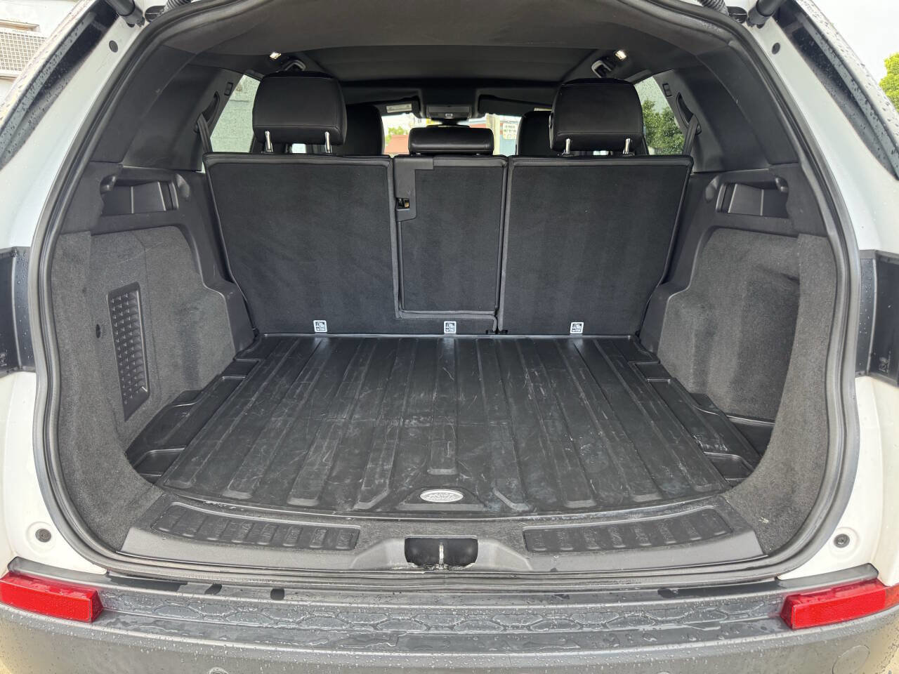Used 2017 Land Rover Discovery Sport HSE image 32