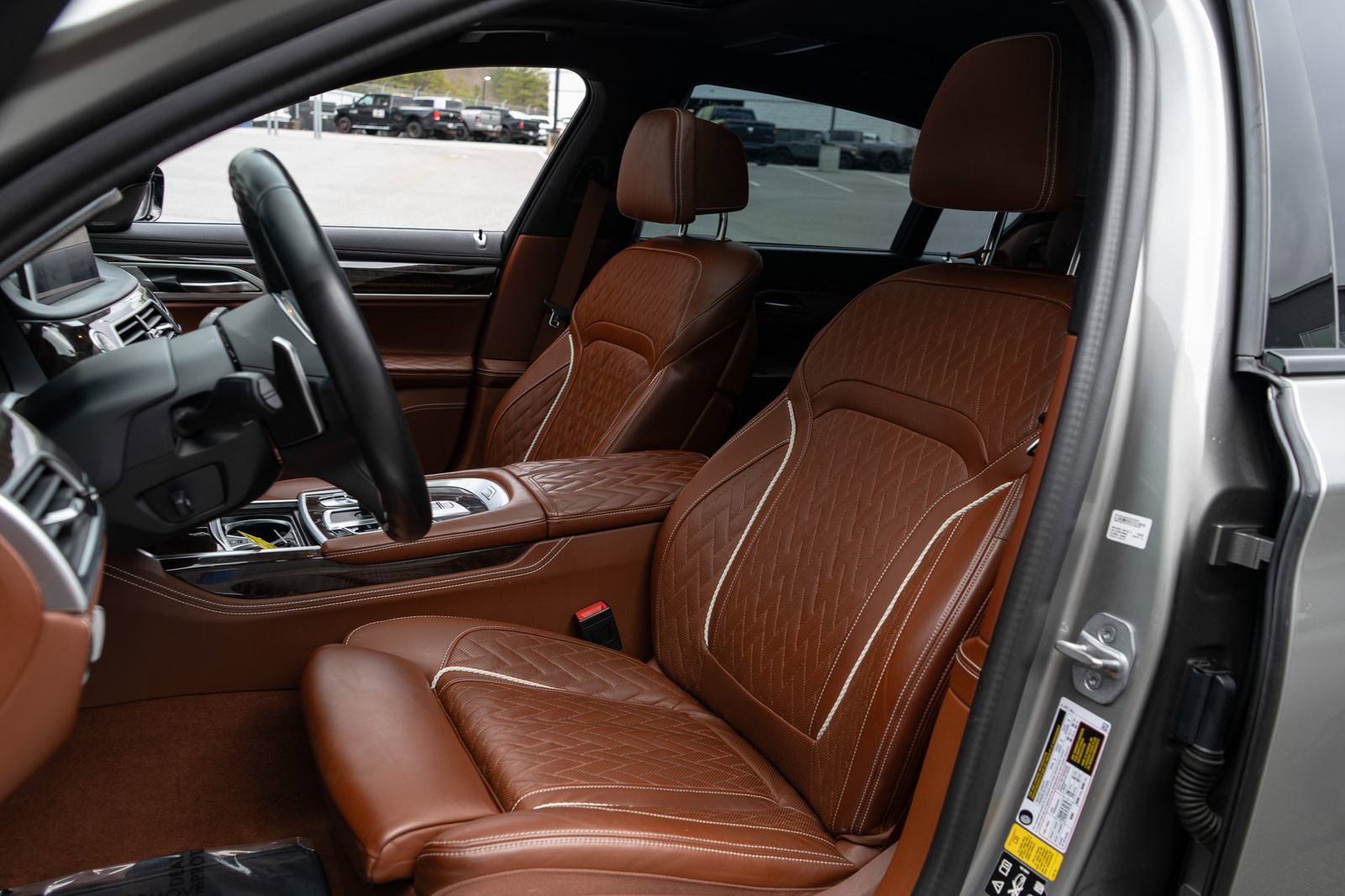 Used 2022 BMW 750i xDrive w/ Autobahn Package image 26