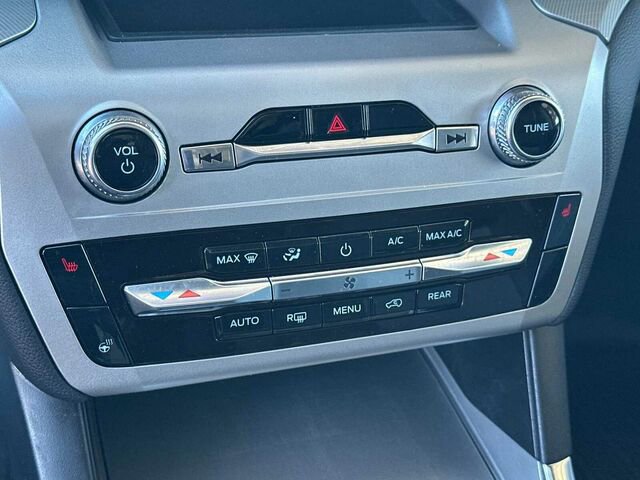 Used 2022 Ford Explorer XLT w/ Equipment Group 202A image 27