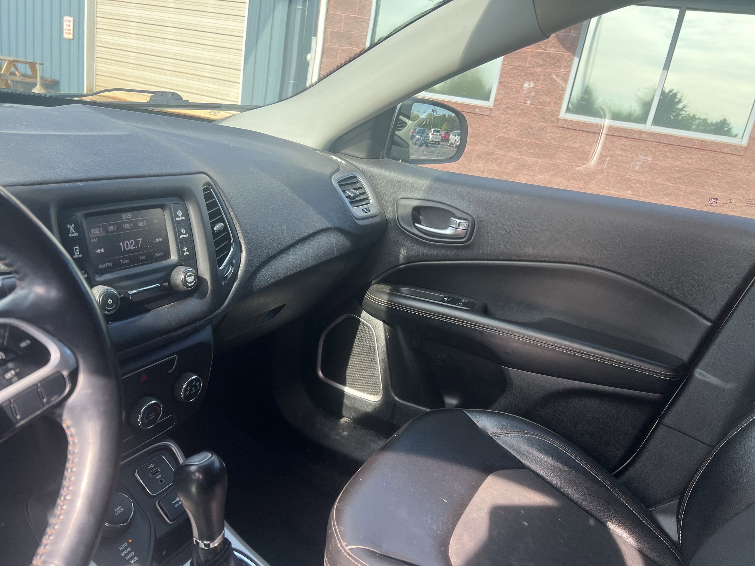 Used 2018 Jeep Compass Latitude AWD/4WD image 9