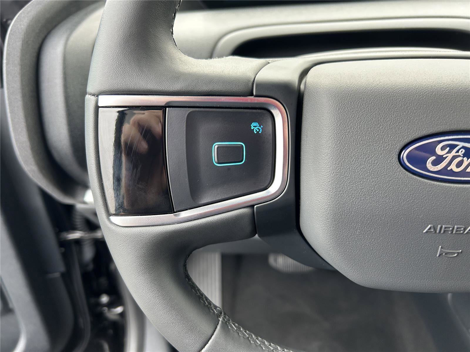 Certified 2025 Ford Expedition Active image 13