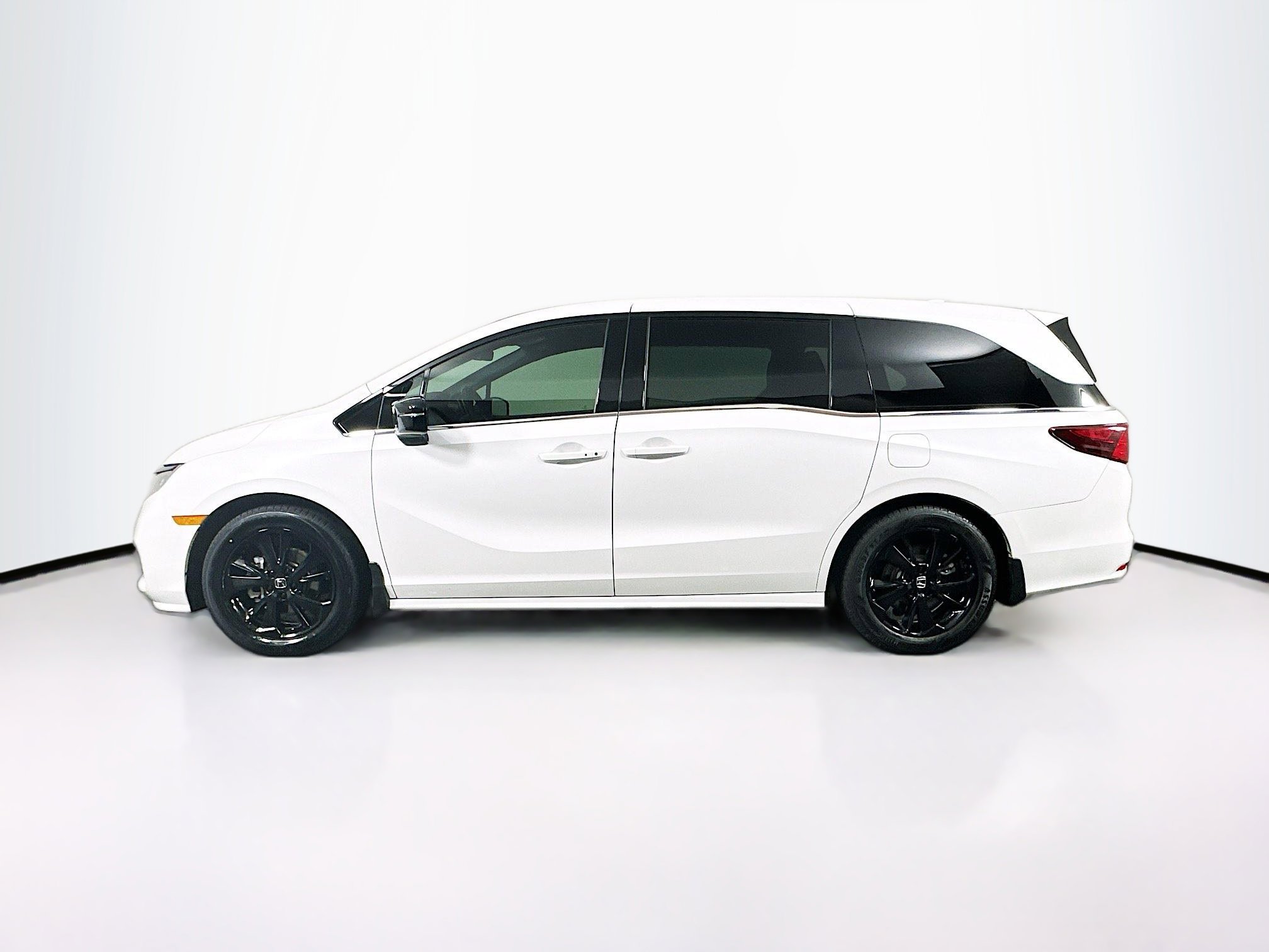Used 2024 Honda Odyssey Sport image 4