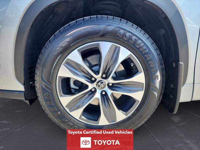 Certified 2021 Toyota Highlander XLE AWD/4WD image 16