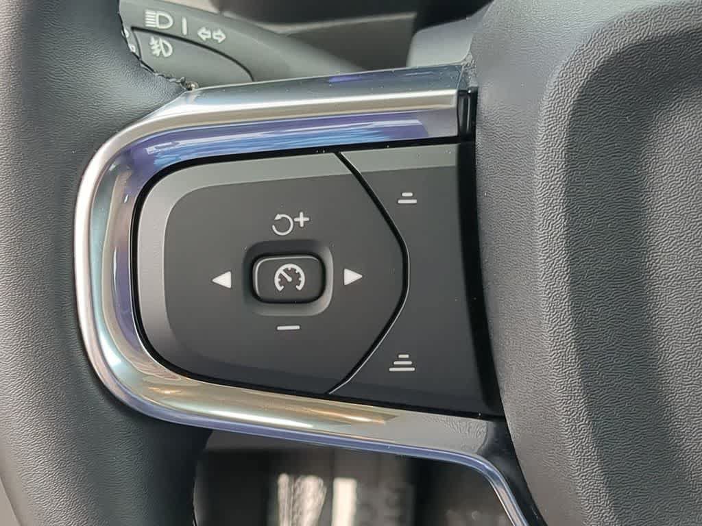 Certified 2026 Volvo XC40 B5 Plus AWD/4WD image 22