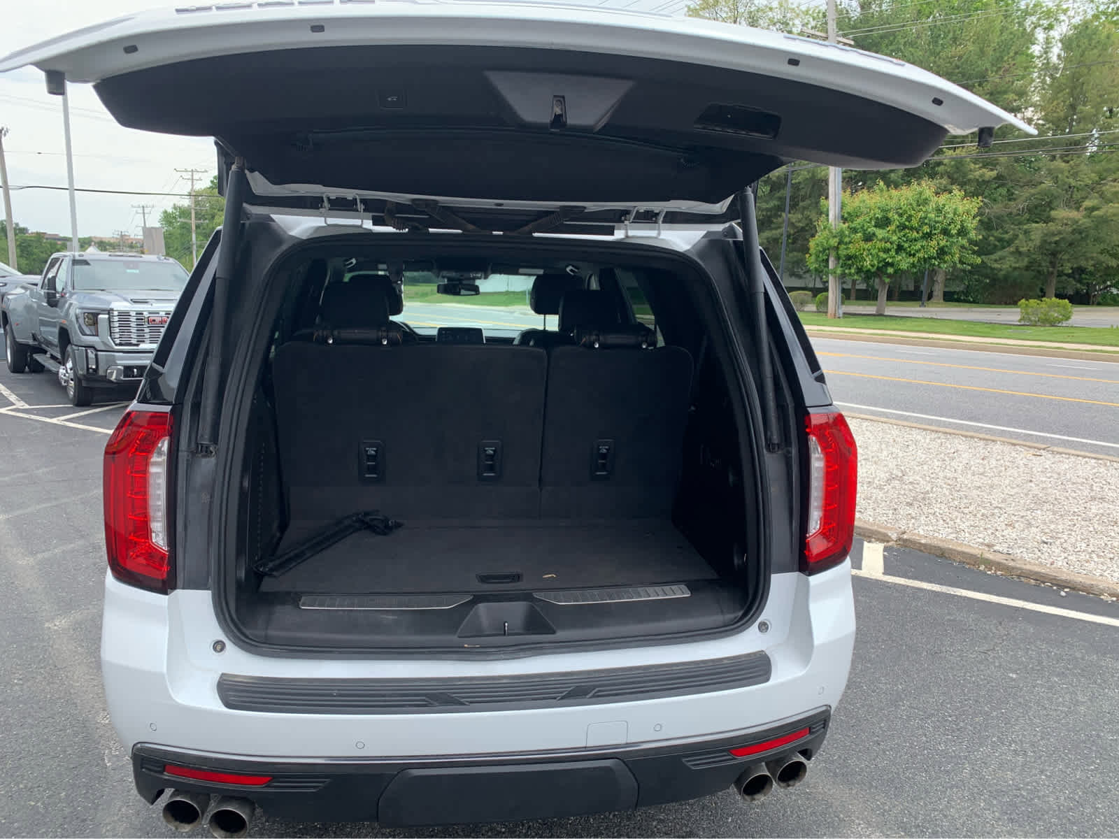 Used 2023 GMC Yukon AT4 w/ Max Trailering Package AWD/4WD image 5