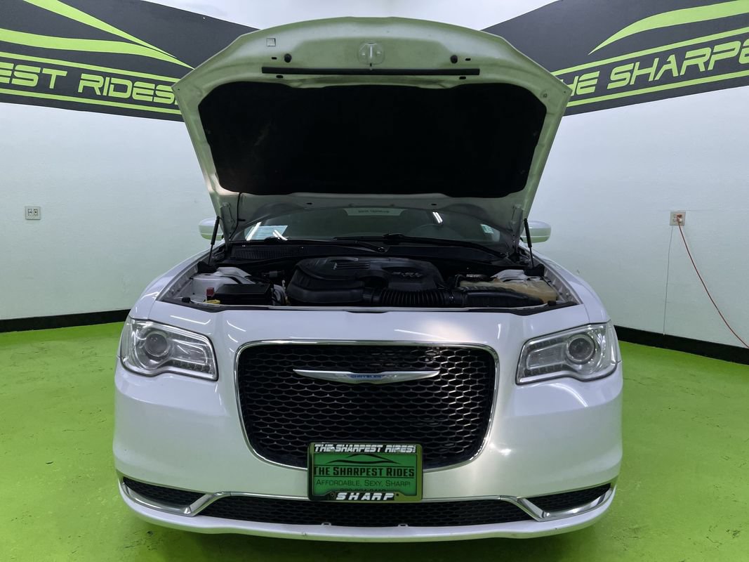 Used 2017 Chrysler 300 Limited AWD/4WD image 4