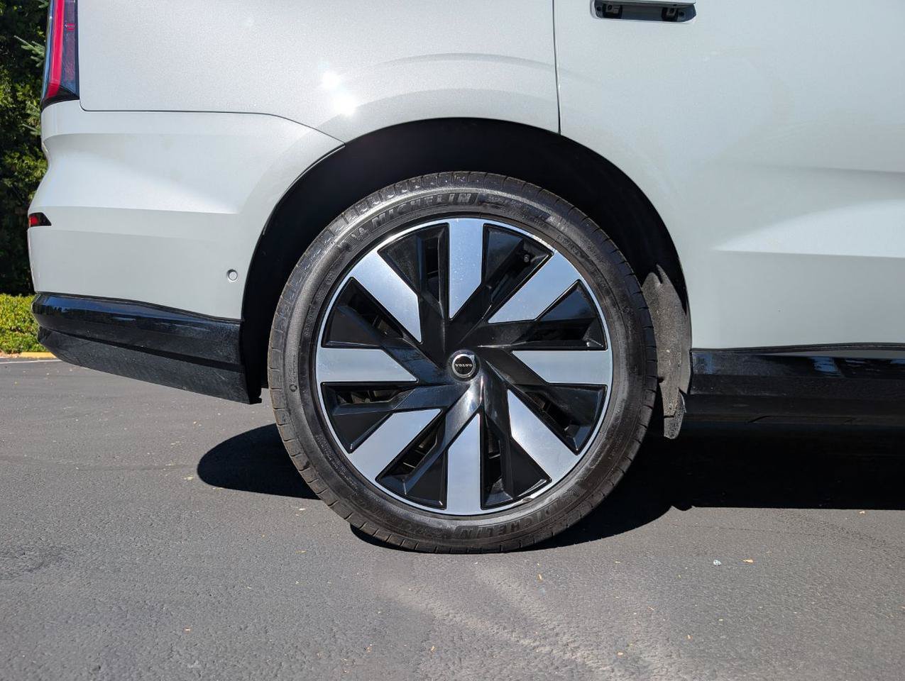 Used 2025 Volvo EX90 Ultra AWD/4WD image 24