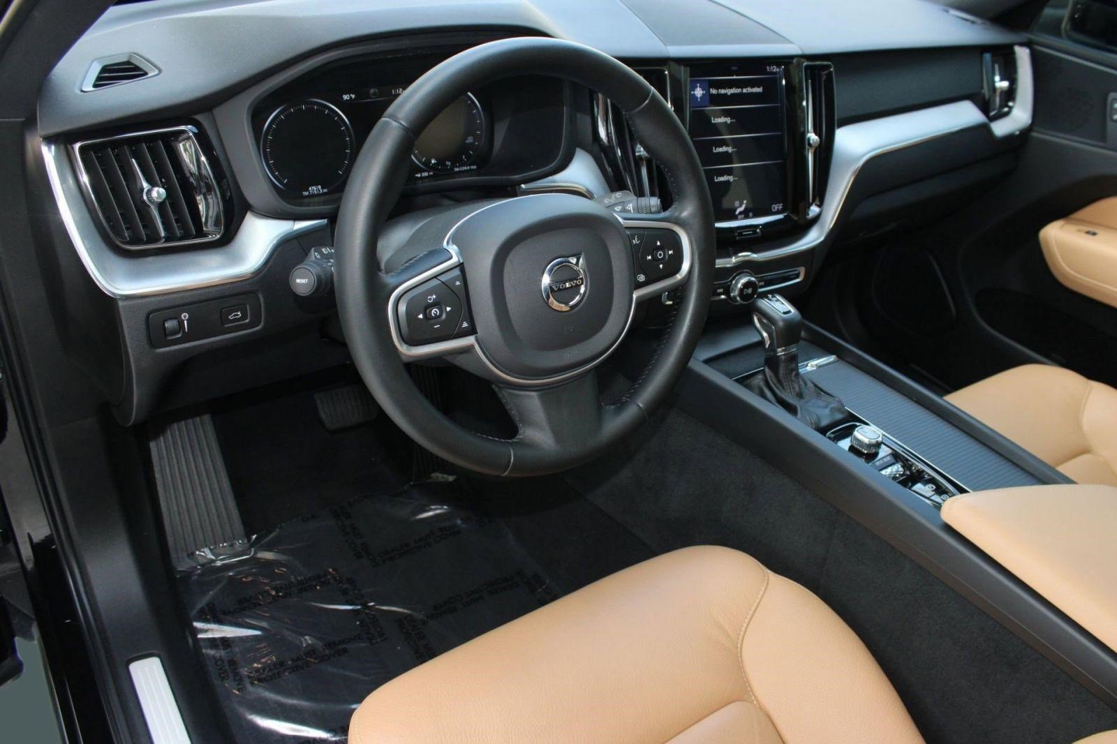 Used 2020 Volvo XC60 T5 Momentum w/ Protection Package Premier image 4