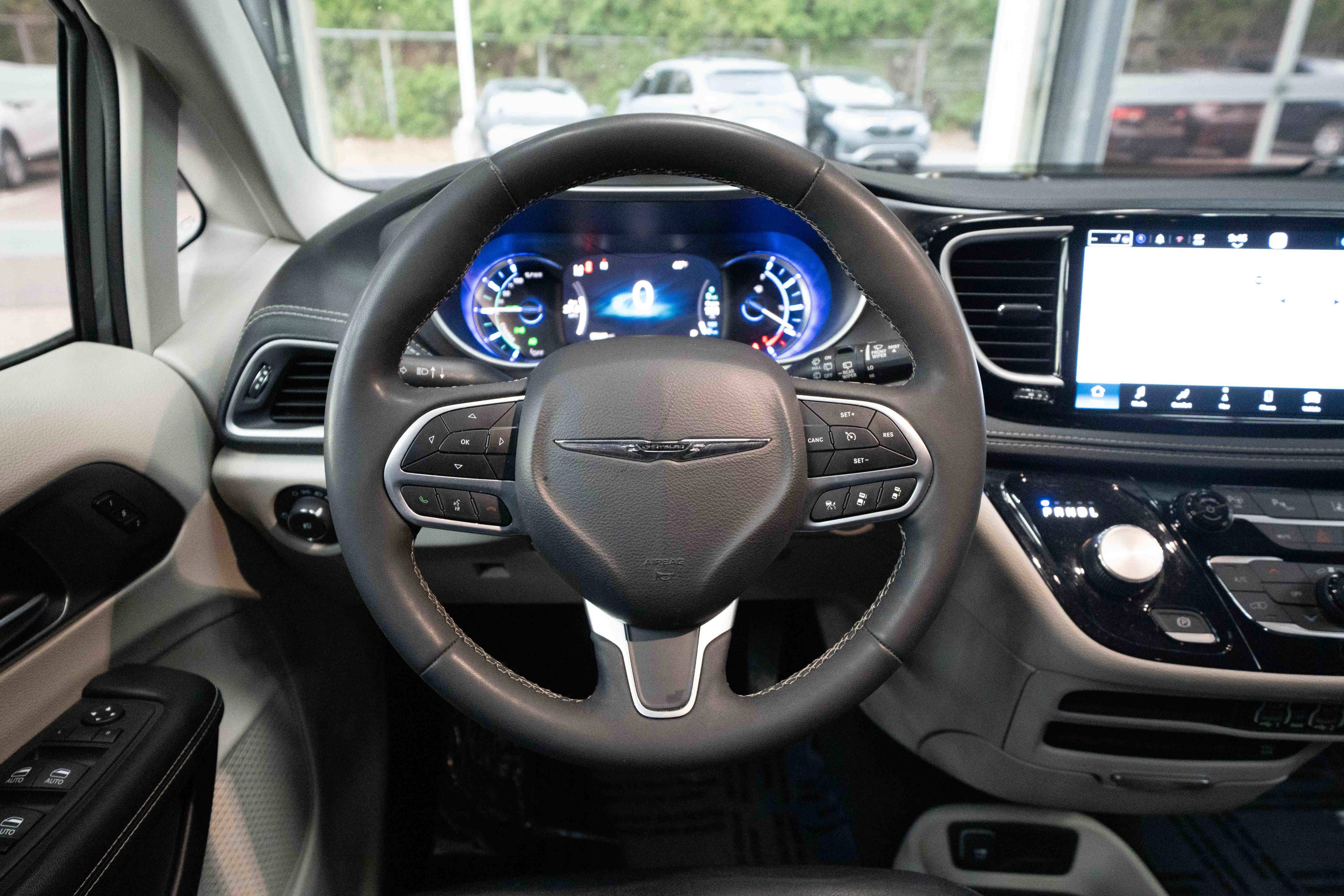 Used 2022 Chrysler Pacifica Touring-L w/ Uconnect Theater Family Group image 21