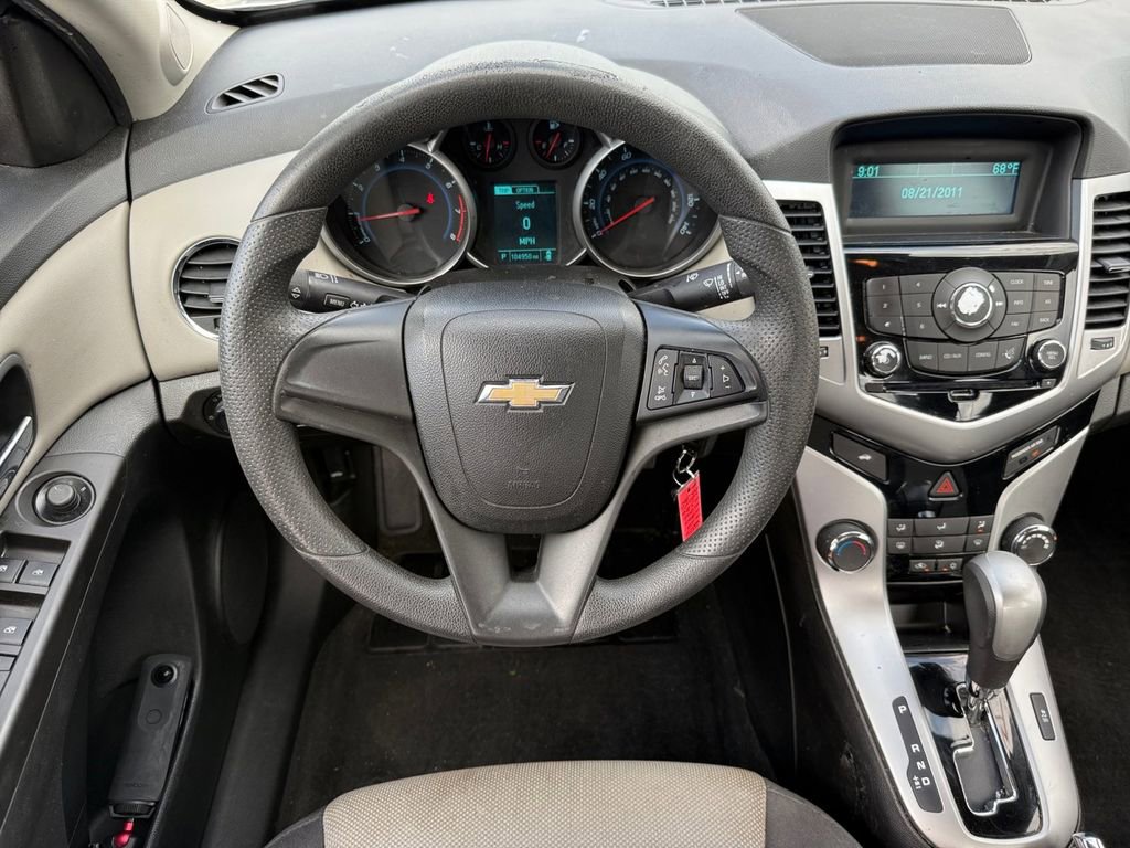 Used 2015 Chevrolet Cruze LS FWD image 13