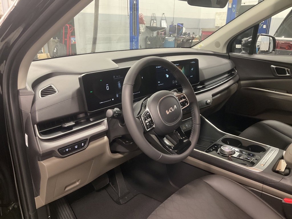 New 2026 Kia Carnival EX image 11