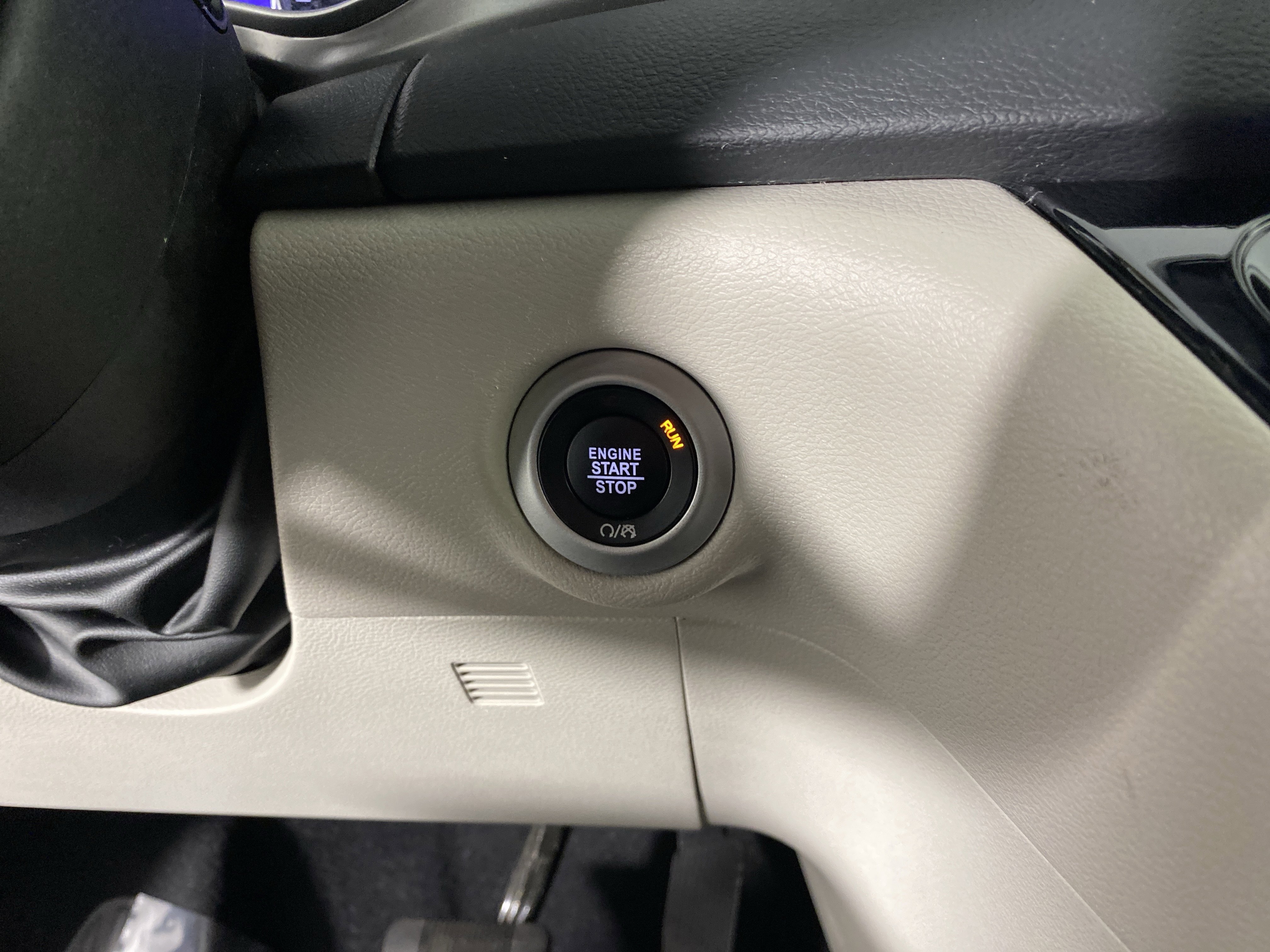 Used 2024 Chrysler Pacifica Touring-L image 25