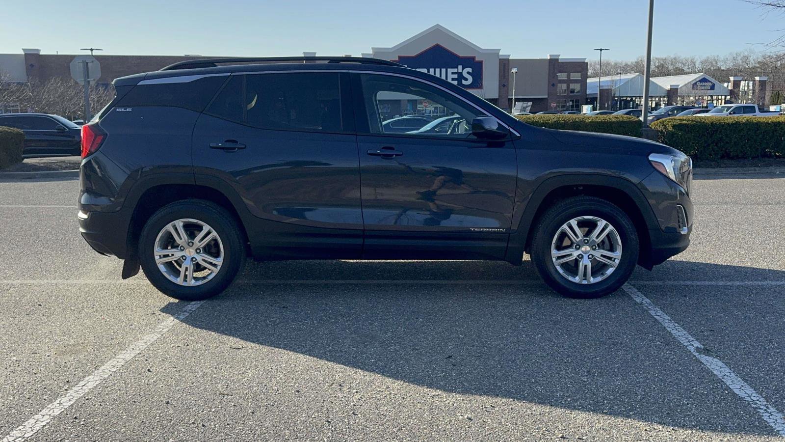 Used 2019 GMC Terrain SLE w/ Driver Convenience Package image 4