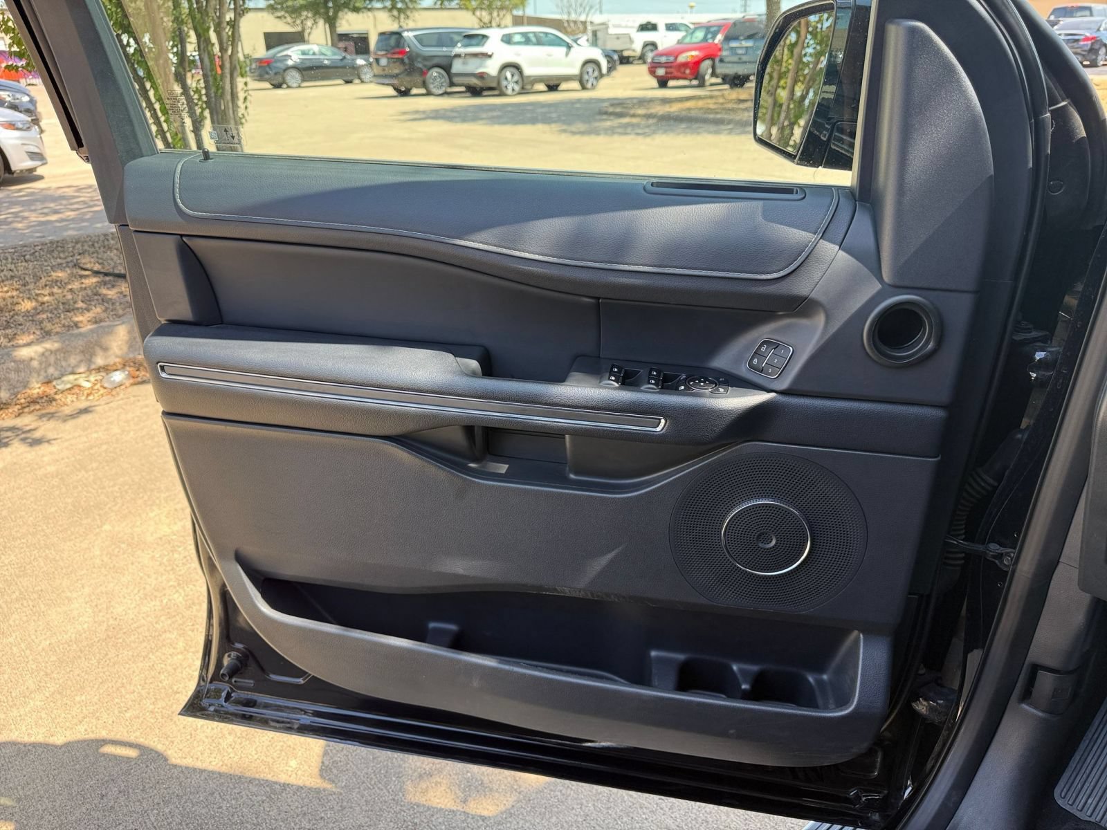 Used 2023 Ford Expedition XLT AWD/4WD image 18