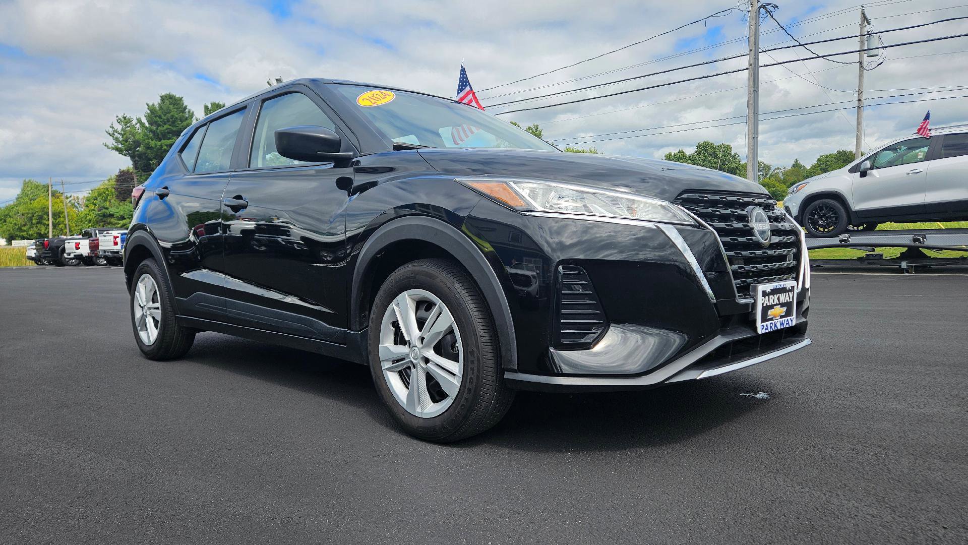 Used 2024 Nissan Kicks S image 1