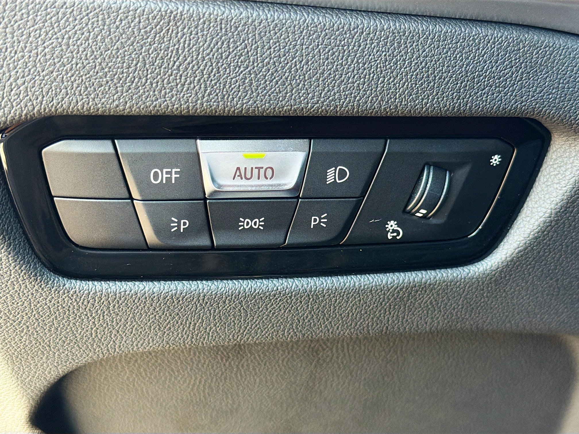 Used 2025 BMW 330i Sedan image 36