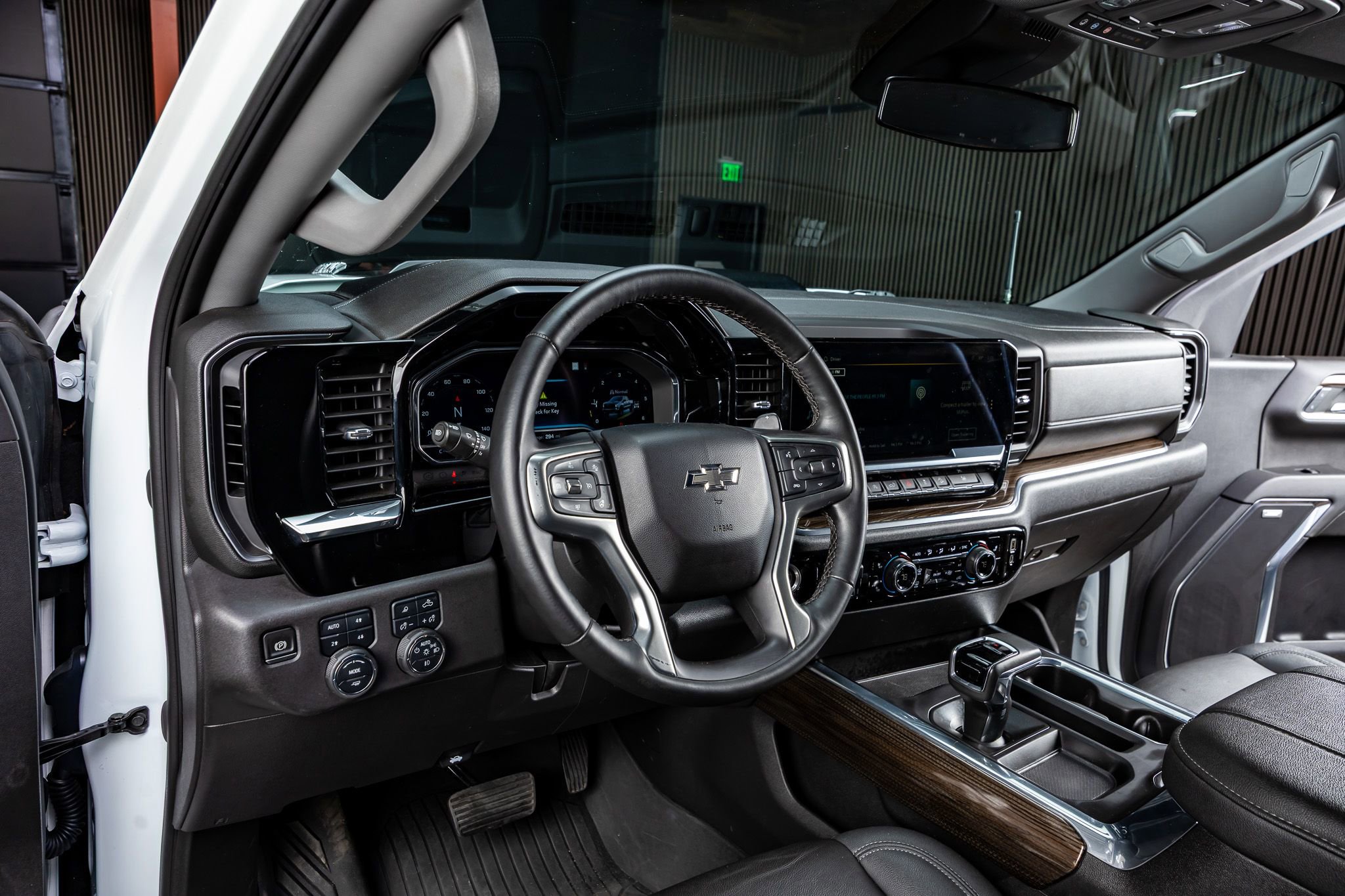 Used 2023 Chevrolet Silverado 1500 LT Trail Boss w/ LT Trail Boss Premium Package image 17