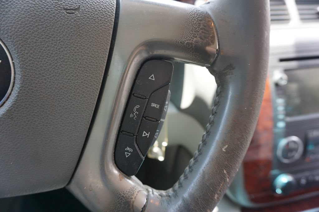 Used 2010 Chevrolet Avalanche LTZ RWD image 8