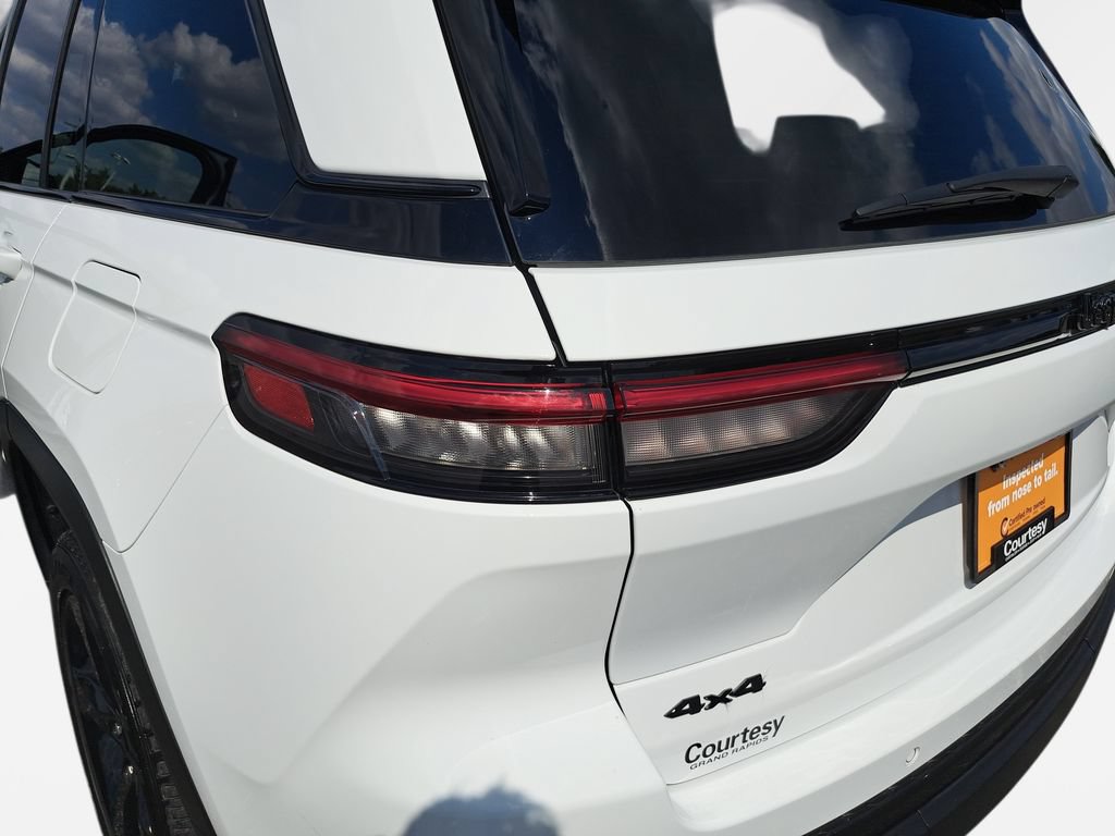 Certified 2023 Jeep Grand Cherokee Altitude AWD/4WD image 34