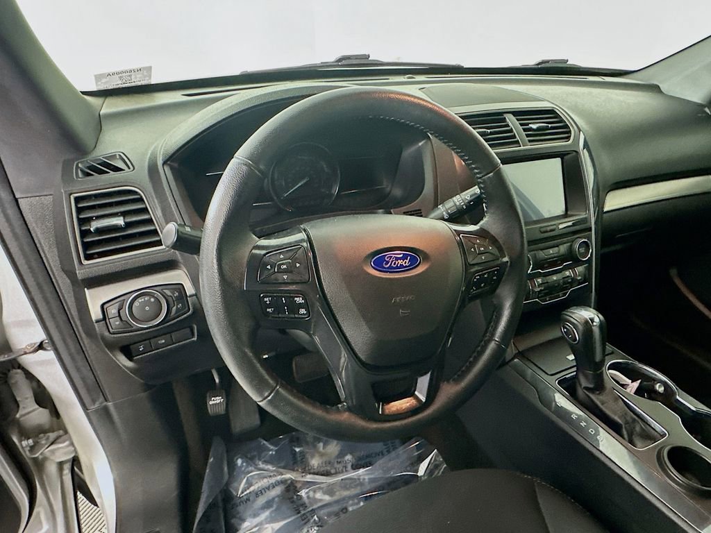 Used 2018 Ford Explorer XLT w/ Equipment Group 201A image 16
