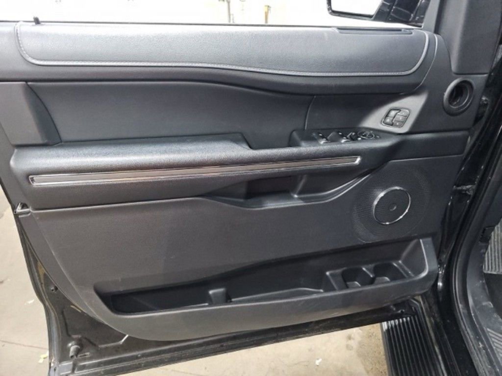 Used 2024 Ford Expedition Max XLT image 12