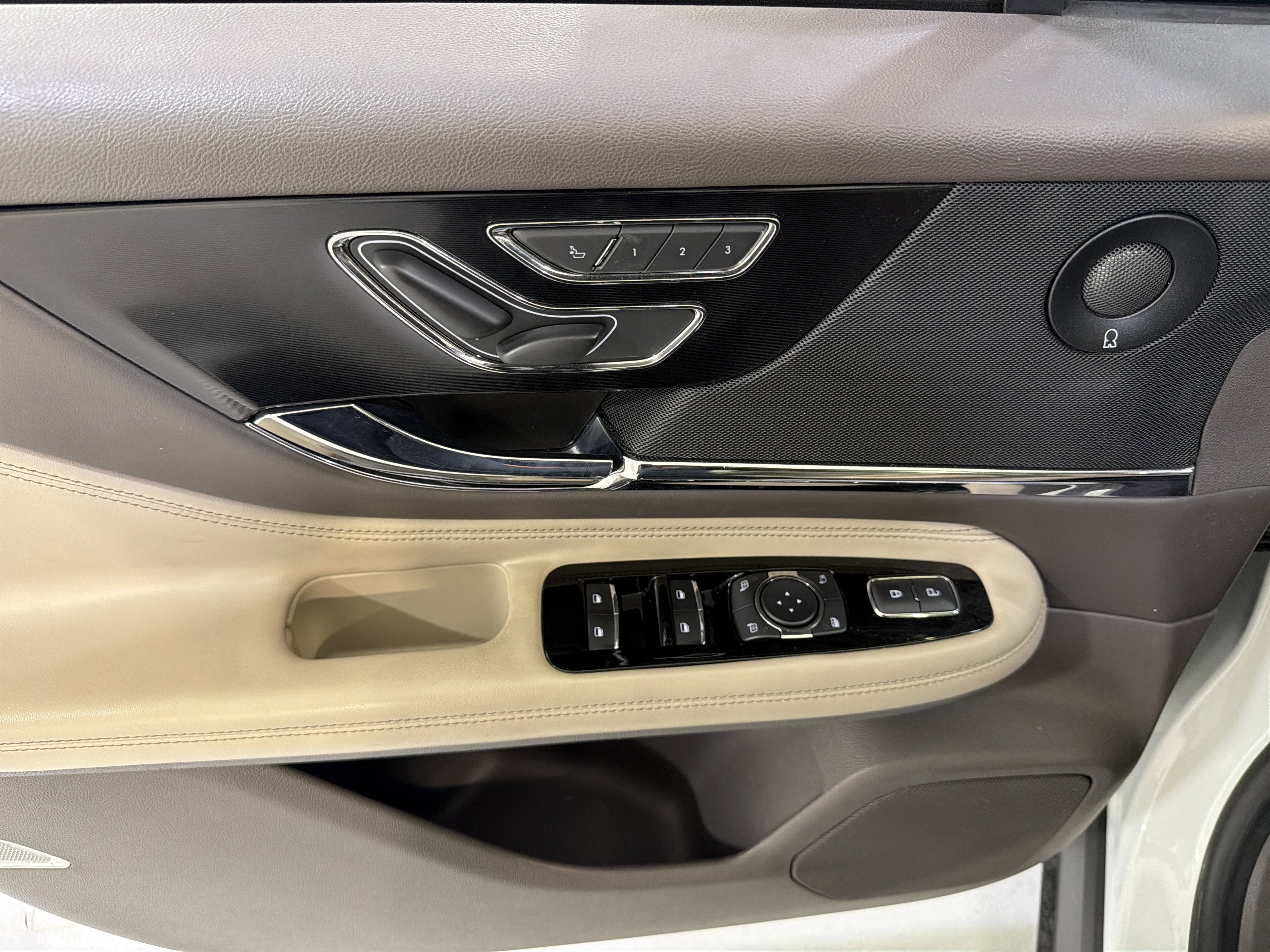 Used 2020 Lincoln Corsair Reserve AWD/4WD image 14