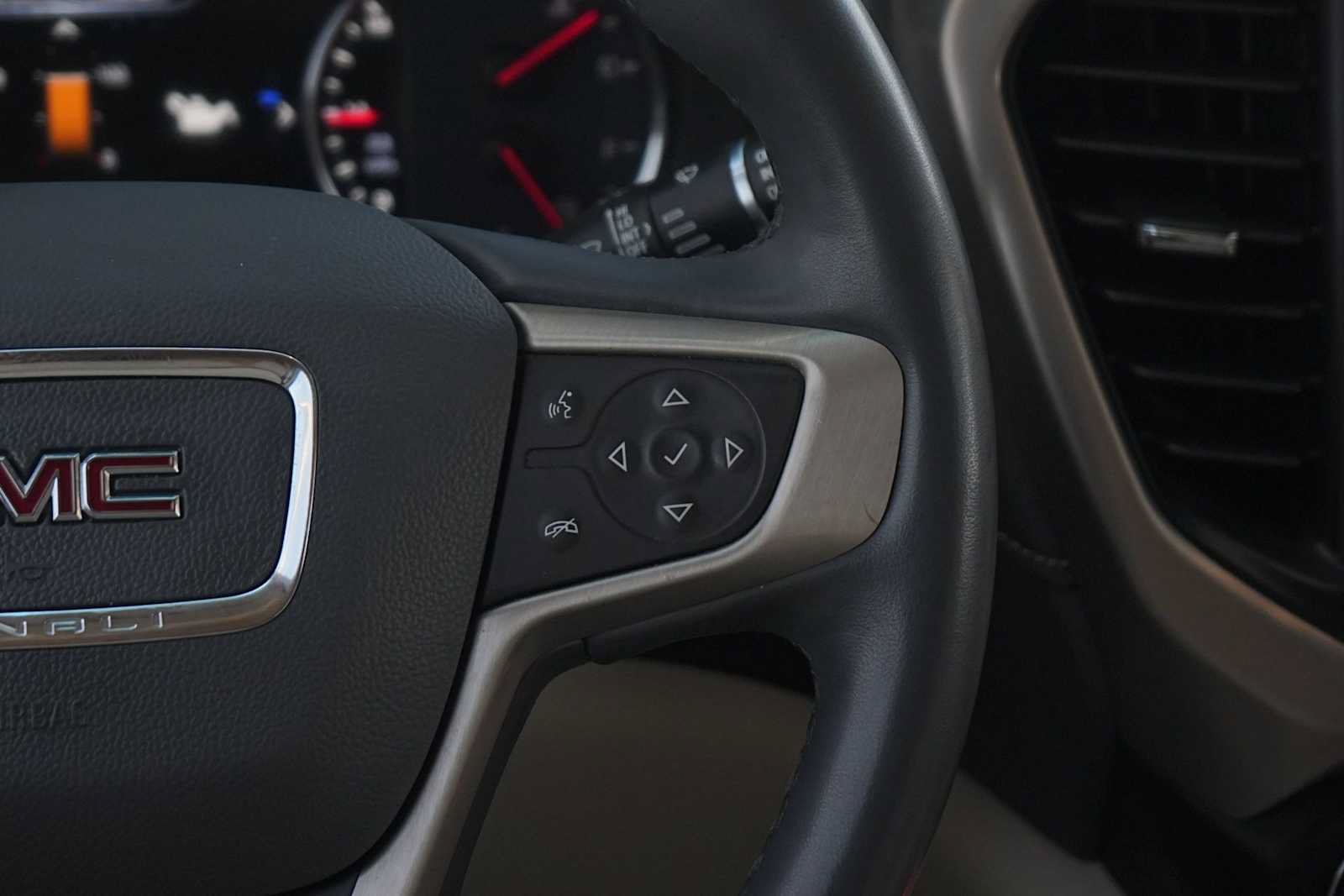 Used 2023 GMC Acadia Denali FWD image 18