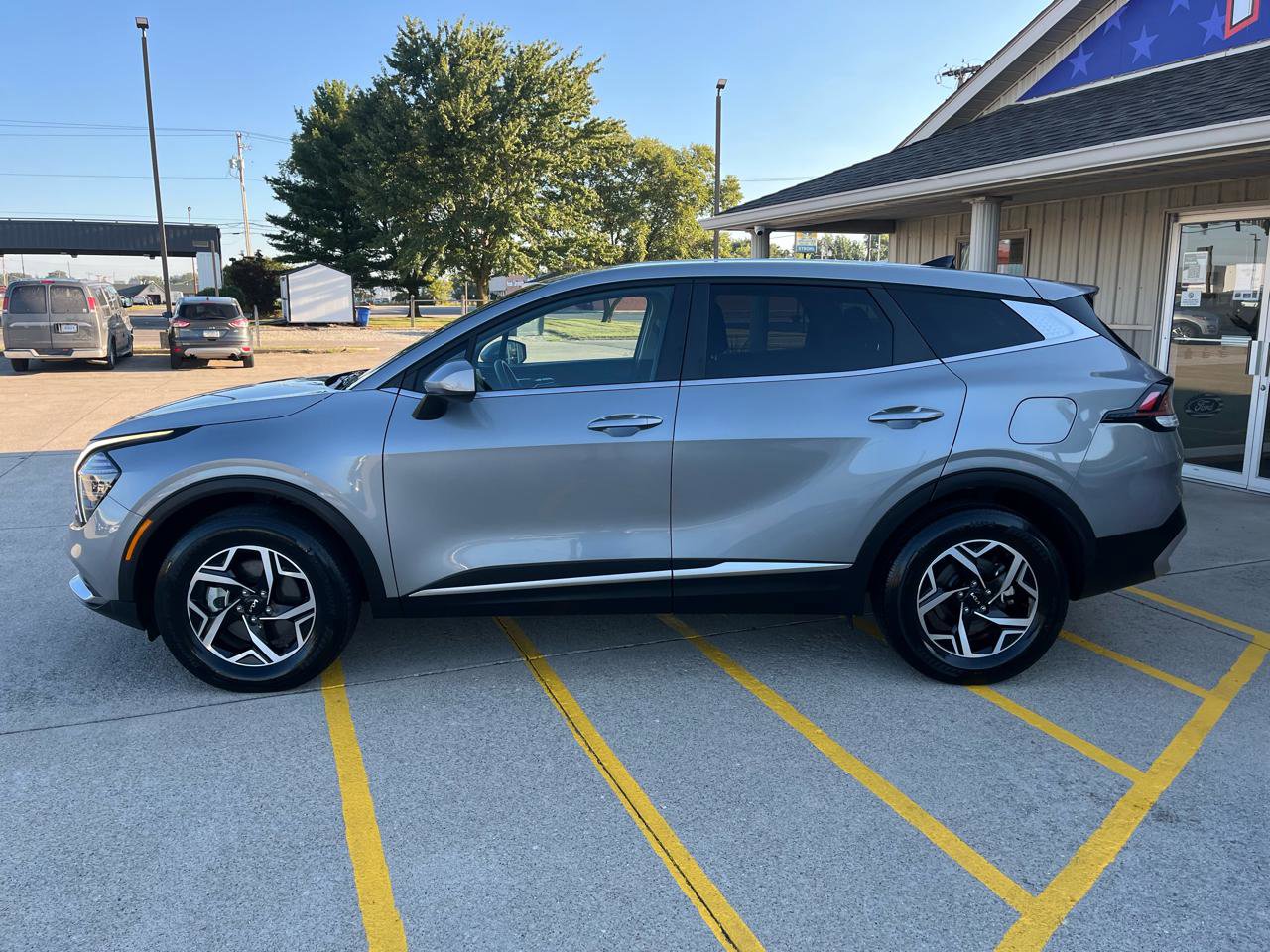 Used 2024 Kia Sportage LX AWD/4WD image 4