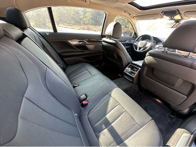 Used 2017 BMW 740i image 22