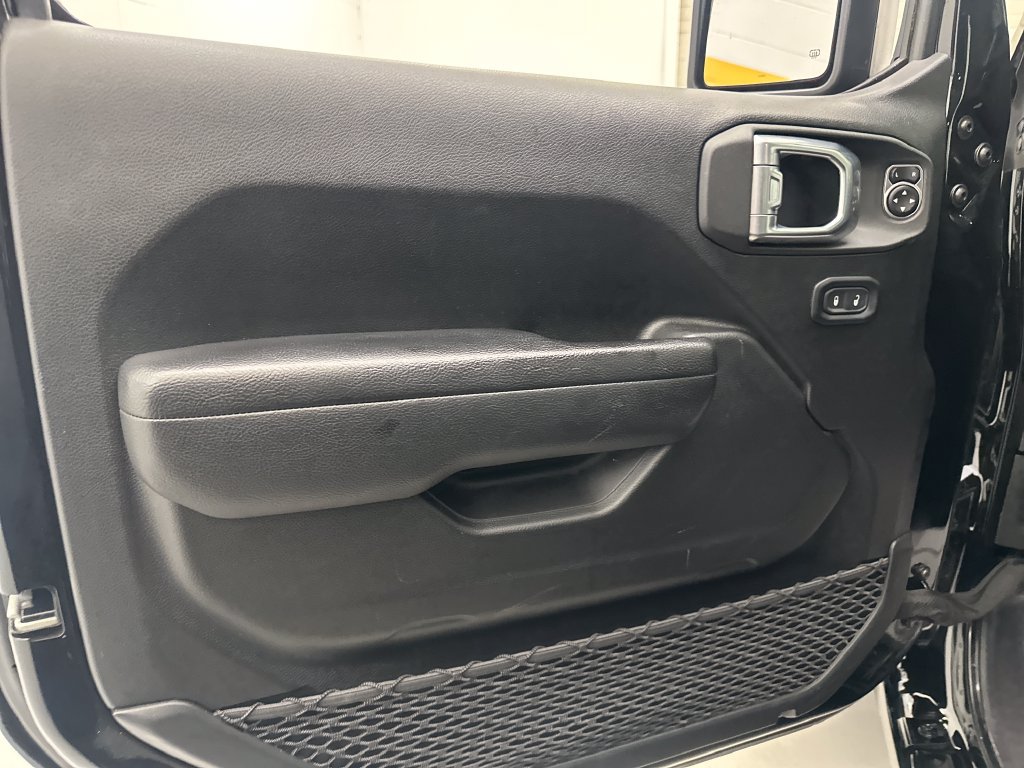 Used 2024 Jeep Wrangler Unlimited w/ Convenience Group AWD/4WD image 19