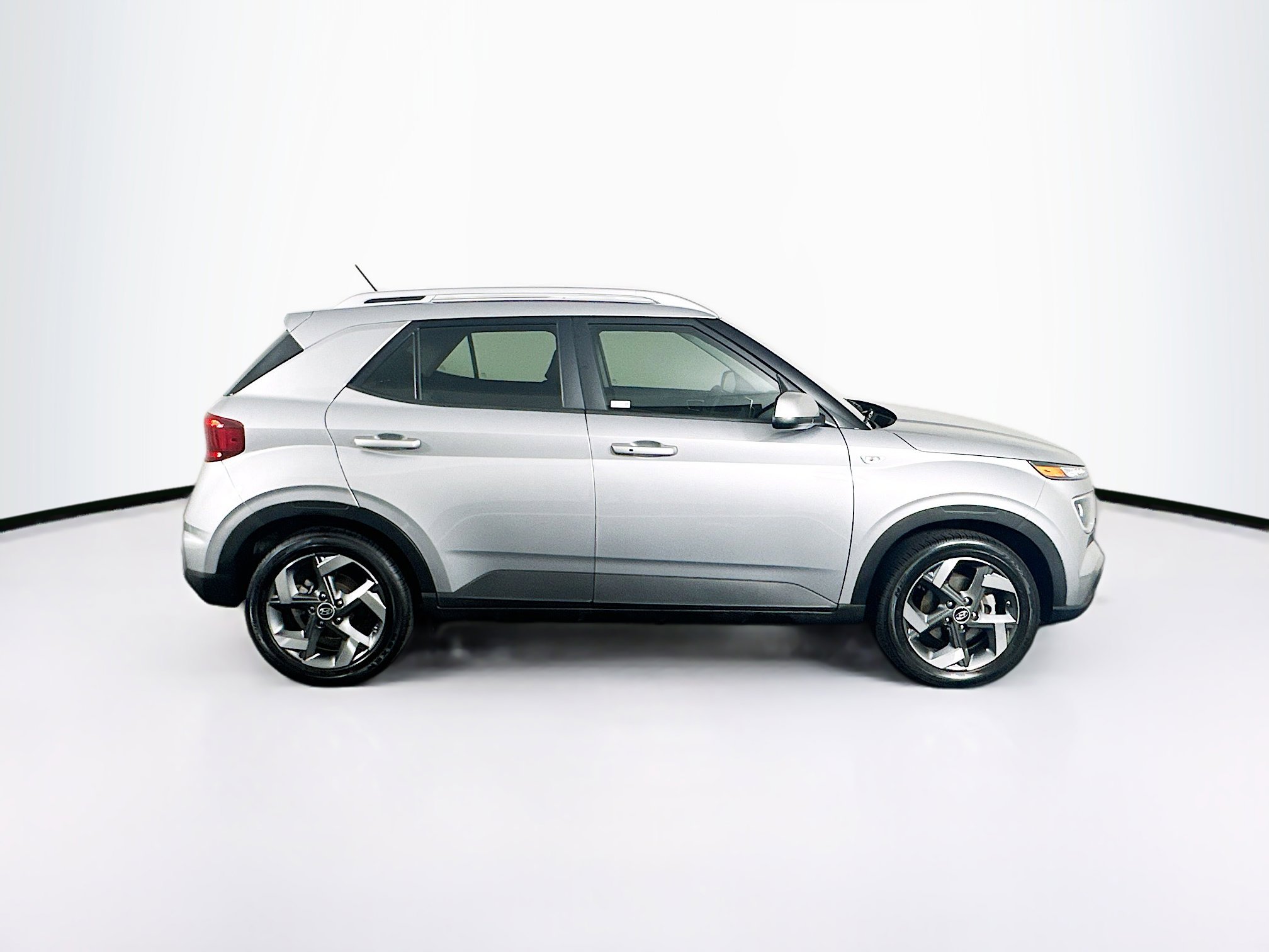 Used 2024 Hyundai Venue SEL image 10