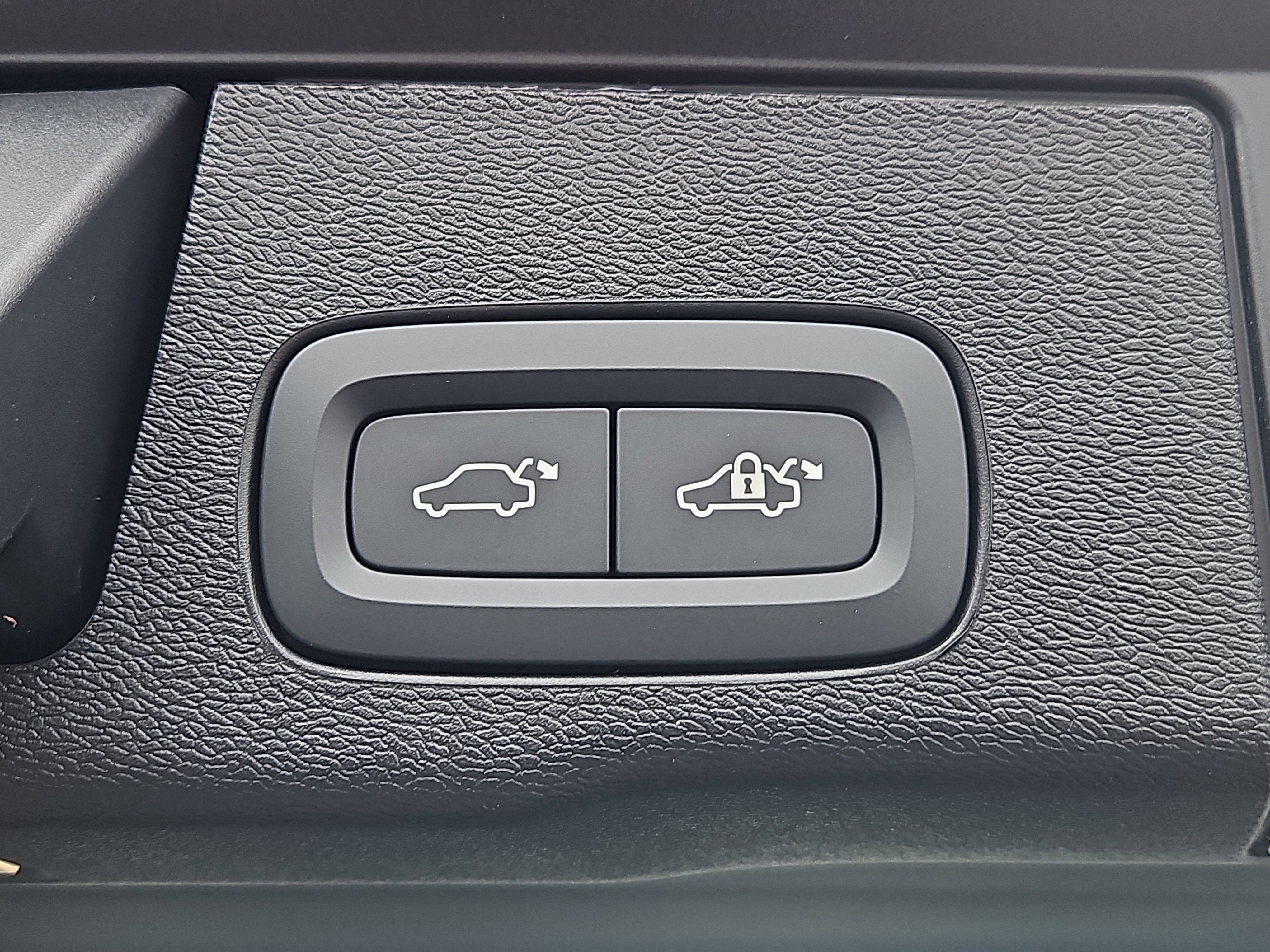 New 2026 Volvo XC60 B5 Plus w/ Protection Package Premier image 13